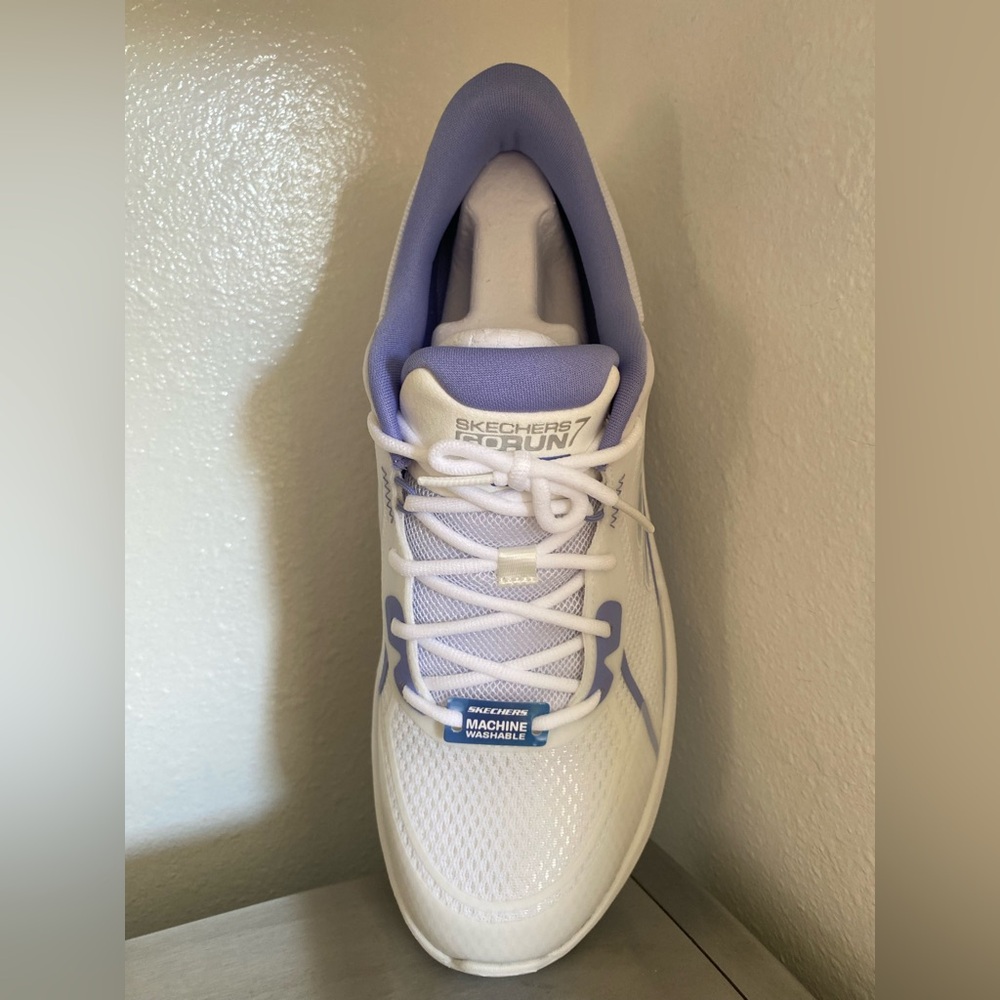 NWT SKECHERS.. WOMENS GO RUN HYPER PILLAR SNEAKERS
